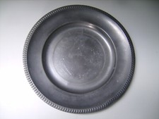 Assiette ancienne en étain