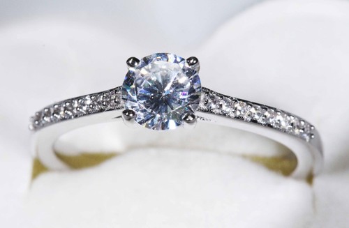 Bague en argent - ---,