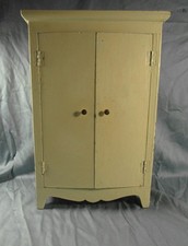 Armoire de poupée à 2 portes