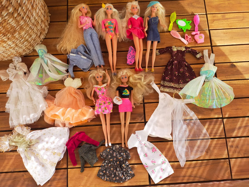 Lot poupees barbie - poupees, 2