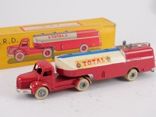 JRD F n° 121 Tracteur Berliet