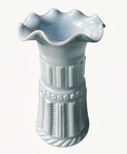 Vase ancien opaline bleu pâle