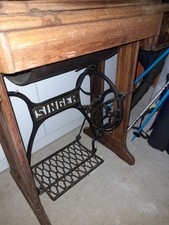 ancien meuble machine à