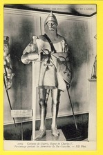 CPA FRANCE PARIS Musée de l'Armée COSTUME de GUERRE Armures Armoirie Du GUESCLIN