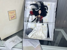 Poupée Barbie porcelaine mascarade gala collection. Excellent état