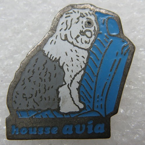 Pin housse avia - pin's,