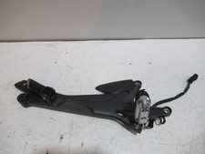 Platine repose-pied droite