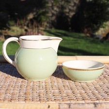 Pot à lait vert + soucoupe