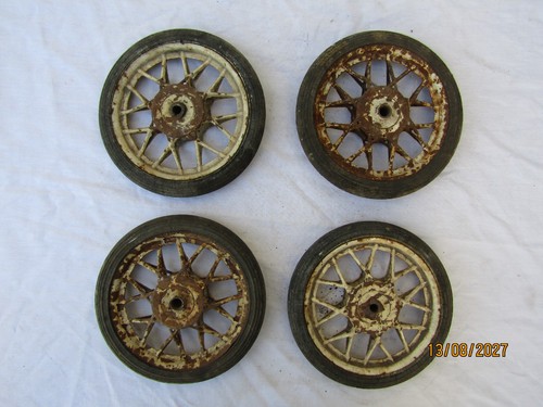 Lot 4 anciennes - 4, roues