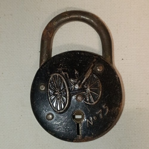 Cadenas ancien clé - clé, en