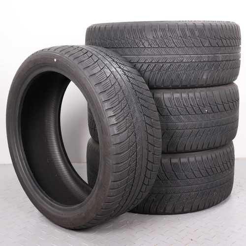Pneus hiver 225 40r18 - 4,