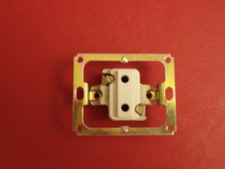 Prise 2 pôles sans terre