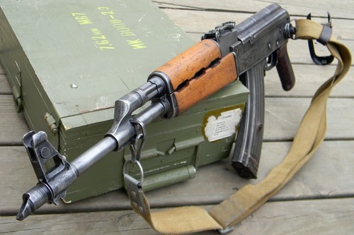 Plaque metal arme a - plaque, en