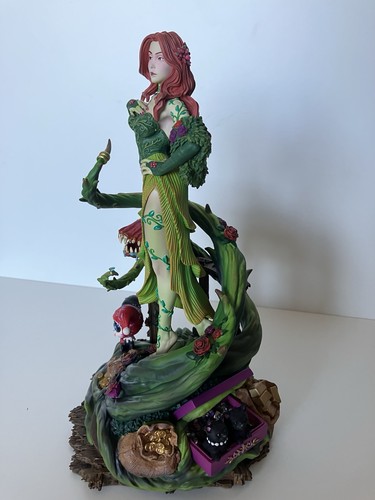 Statue poison ivy - poison, studios