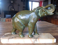 éléphant en régule sur