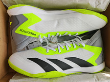 Baskets Adidas modèle "Predator accuracy 3" pointure 44 neuves (chaussent 43)