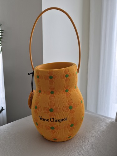 Veuve clicquot champagne - veuve,