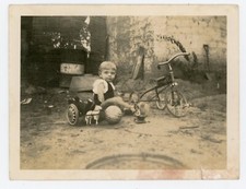 PHOTO SNAPSHOT, jouet ancien tricycle trike balle cheval chariot TOY