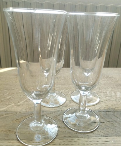 Lot quatre flutes à - de,