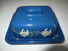 Beurrier vintage poterie Savoyarde en terre cuite vernissée bleu motif edelweiss