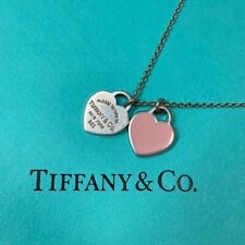 TIFFANY & Co. Retour au mini collier pendentif double cœur rose émaillé SV925