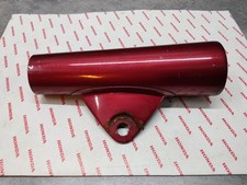 Patte de phare rouge foncé