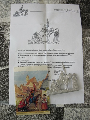 Plat etain groupe trois - groupe,