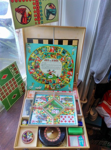 Boîte jeux marque - boîte, a