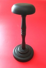 PORTE CHAPEAU/ Présentoir  en