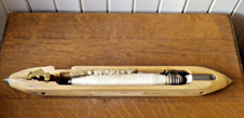 Ancienne navette de métier à tisser en bois avec bobine de fil Heuchel