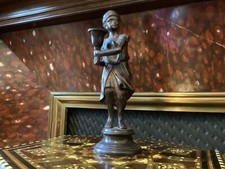 Magnifique chandelier en bronze représentant un jeune nubien