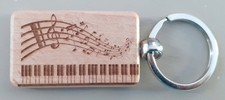 porte clé  en bois de hetre gravé au laser pour le dessin du piano