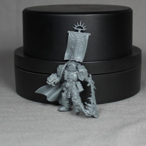 Castellan crowe 40k grey - castellan,