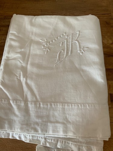 Drap ancien brodé