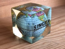 Singer : Mappemonde, globe
