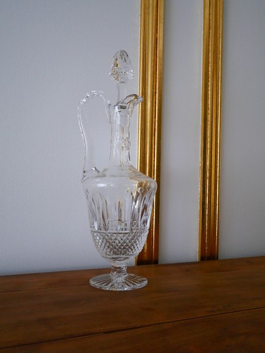 Carafe sur pied - , aiguière