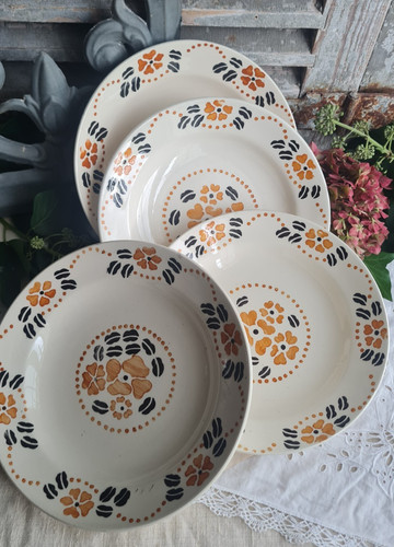 Anciennes assiettes creuses - assiettes,