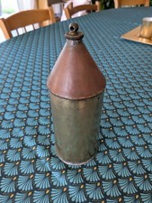 Une ancienne bouillotte en