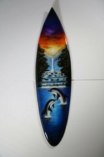 Planche de surf peinte à la