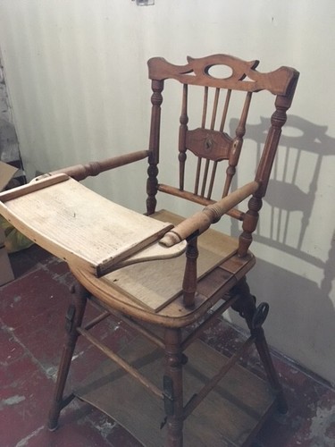 Ancienne chaise bebe - de,