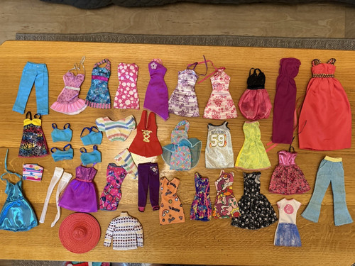 Barbie lot vetements - barbie, de
