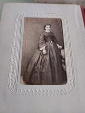 XIX Lot d'anciennes photos 40 dans son petit album en mauvais état .