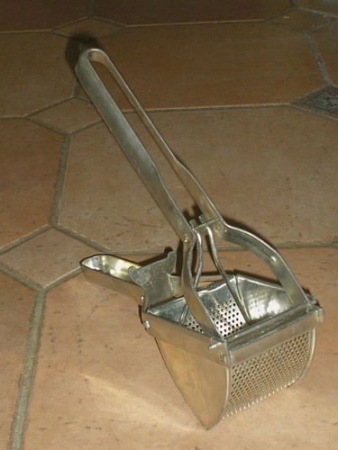 Ancien presse purée - , /