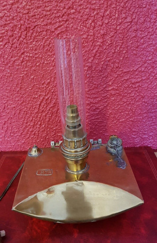 Ancienne lampe pétrole en - ancienne, à