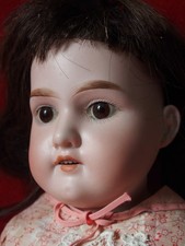 ANCIENNE POUPEE /PORCELAINE