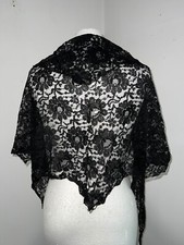 Ancienne mantille en dentelle