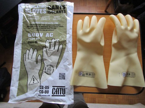 Gants isolants neufs usage - isolants,