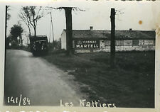 PHOTO ANCIENNE - VINTAGE SNAPSHOT - PUBLICITÉ COGNAC MARTELL PEINTURE MURALE