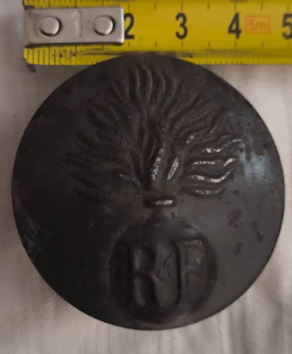 Attribut kaki rondache 1935 - , à