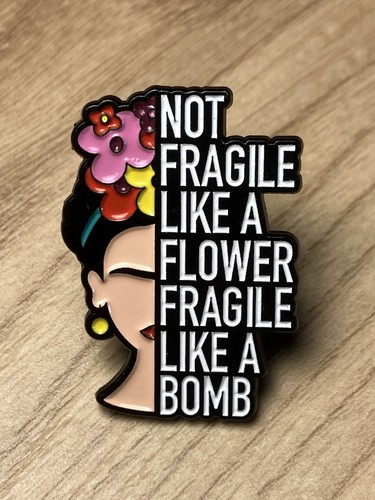 Pin frida kahlo girl - pin’s,